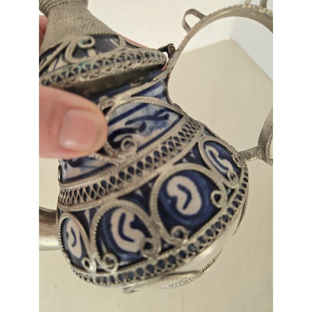Moroccan Teapot Ceramic Silver Tone Filigree Vintage Blue & White Ceramic 6.5" - Picture 15 of 16